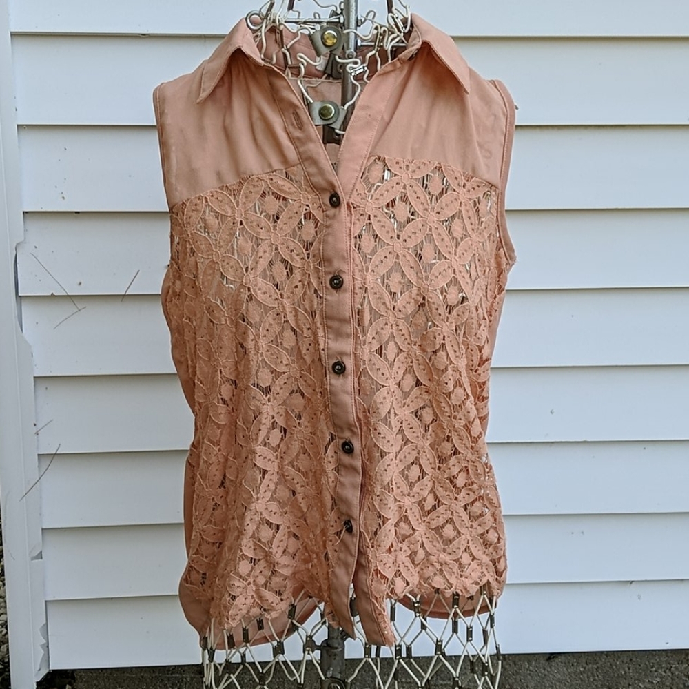 Pearl Dusty Rose lace button-up sleeveless blouse